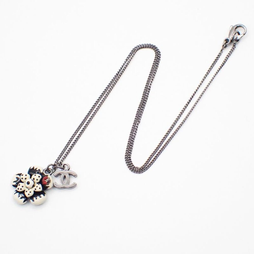 Chanel Cc Flower Ladybug Silver Plated And Acrylic Silver Metal Necklace Jewelry
